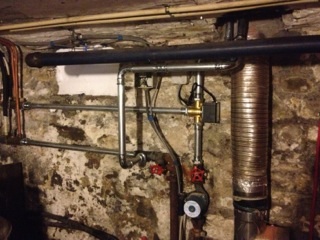 Installation d'un poêle à pellets hydro